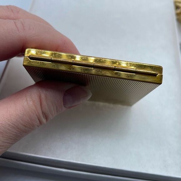 Vintage brass makeup compact by Cara Nome , Langlor’s Inc. - Picture 3 of 10